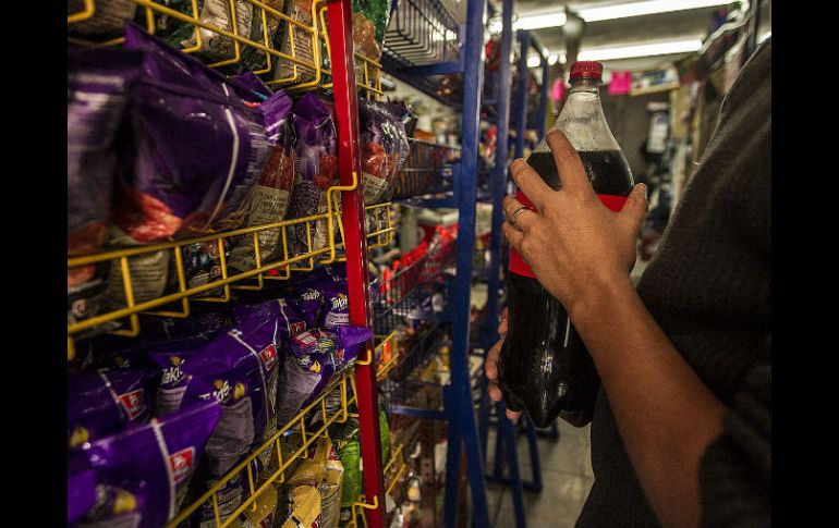 Las alzas de precios más notorias se registran en refrescos y bebidas endulzadas, chocolates, frituras y chicles.  /