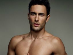 Noah Mills nació en 1985. Cuando era adolescente, una de sus hermanas envió fotografías suyas a una agencia de modelos en Canadá. ESPECIAL /
