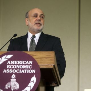 La recuperación económica de EU todavía es incompleta: Bernanke