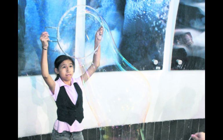 Aunque diseñados para niños, los atractivos del Triompo Mágico cautivan al público de todas las edades.  /