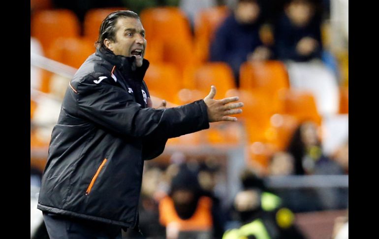 Juan Antonio Pizzi le dio nuevos bríos al Valencia. EFE /