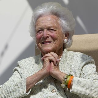 Sale del hospital la ex primera dama de EU Bárbara Bush