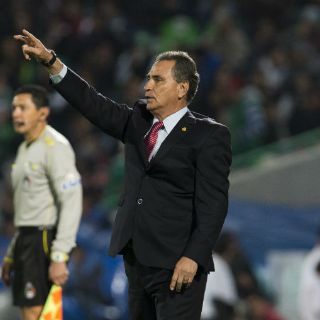 ''Nos falta que el equipo integre'', admite José Luis Real
