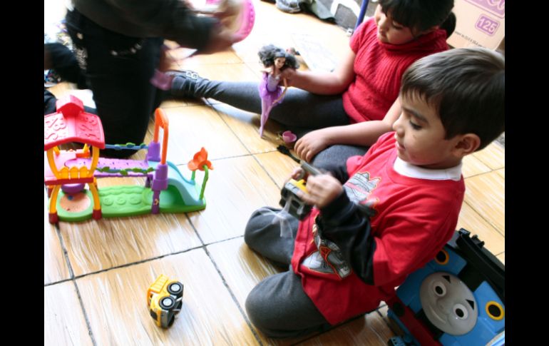 Lo ideal es buscar un juguete que no incite a la violencia y que fomente el ejercicio y la sociabilización en el infante. ARCHIVO /