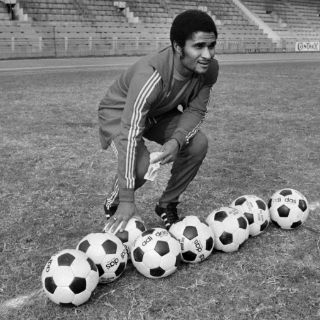 Cristiano Ronaldo y Figo lamentan muerte de Eusebio