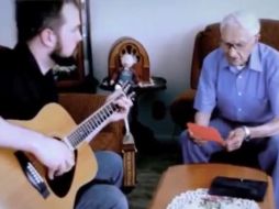 La conmovedora letra repite la frase 'desearía que pudiéramos vivir todo de nuevo, oh dulce Lorraire'. ESPECIAL /