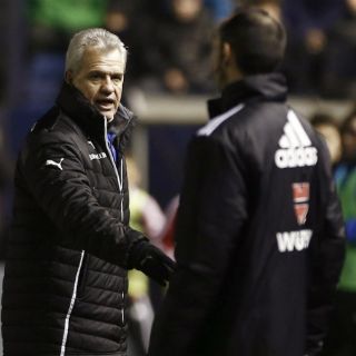 Javier Aguirre insulta al árbitro en derrota de Espanyol