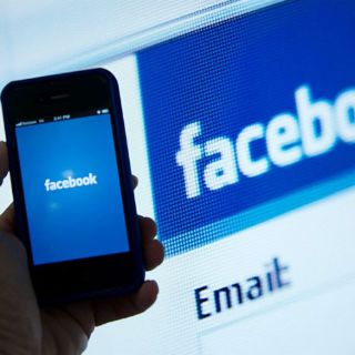 Aumentan usuarios de la tercera edad en Facebook