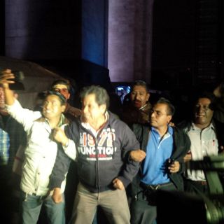 Avanza desalojo de la CNTE de Monumento a la Revolución