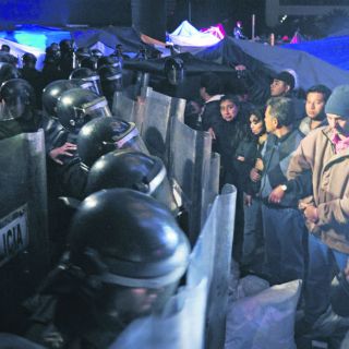 Desalojan a maestros del Monumento a la Revolución