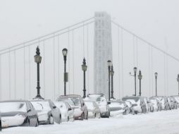 En Indianapolis se ha prohibido manejar debido a las peligrosas condiciones de los caminos. AP /