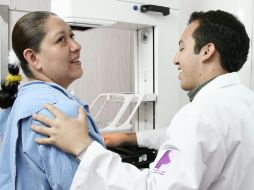 Recomiendan a las mujeres tomar conciencia sobre el cáncer de mama. ARCHIVO /