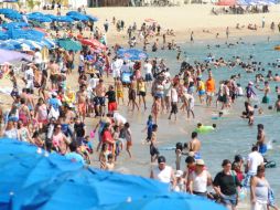 Señalan que del 20 de diciembre al 6 de enero se registraron 522 mil 94 turistas en las zonas del puerto de Acapulco. ARCHIVO /