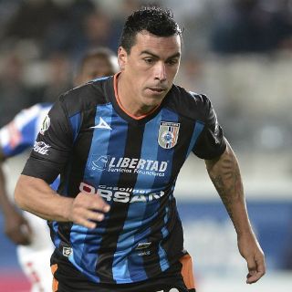 Esteban Paredes dejaría a Gallos Blancos