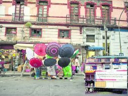 El lugar dónde operaba el módulo oficial es ahora espacio de ambulantes (recuadro). CORTESÍA NOTISISTEMA.  /