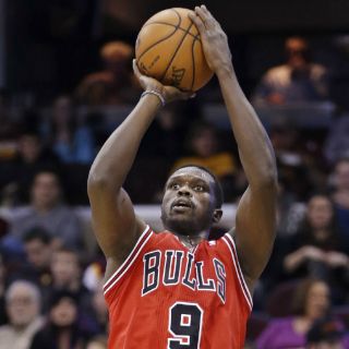 Bynum va a los Toros de Chicago; Deng, a Cavaliers