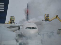 Vuelos de distintas aerolíneas han sido cancelados por el mal clima generado por la última tormenta invernal. ARCHIVO /