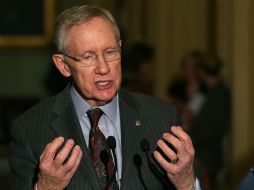 El senador Harry Reid ofrece una conferencia de prensa luego de la sesión en la Cámara Alta. AFP /