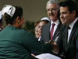 El mandatario hizo entrega de reconocimientos a 33 enfermeros y enfermeras que laboran en diferentes municipios del Estado. ESPECIAL /