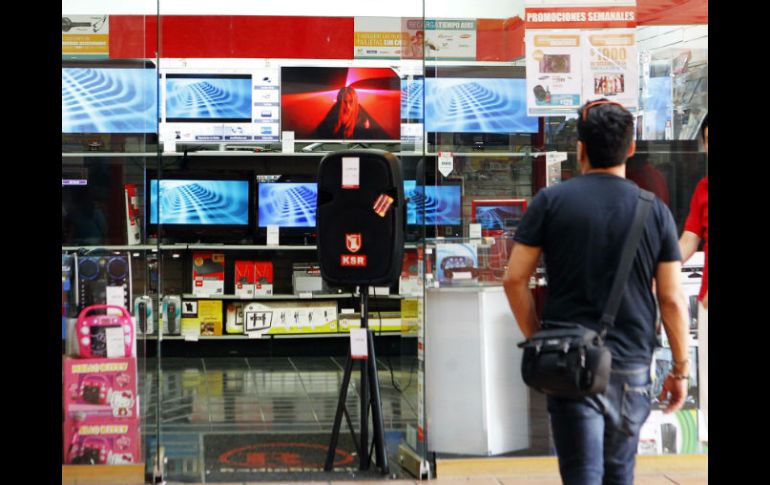 Las estadísticas de los consumidores del hogar al comprar bienes durables, como electrodomésticos, reporta caída del 8.5 por ciento. ARCHIVO /