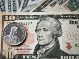 El tipo de cambio para solventar obligaciones en moneda extranjera pagaderas es de 13.0337 pesos. ARCHIVO /