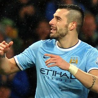 Negredo encarrila al Manchester City en la Copa