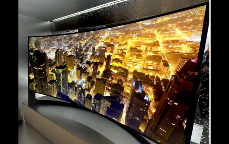 Samsung presenta la pantalla curva de 105 pulgadas en espera de que la tecnología aumente entre los consumidores. EFE /