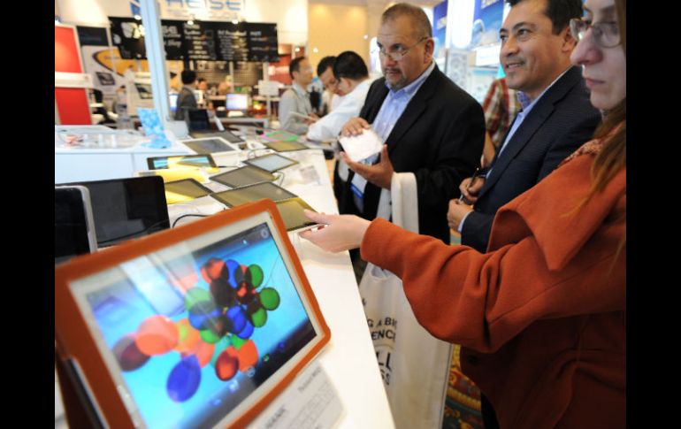 Las tabletas fueron concebidas como un dispositivo ideal para el entretenimiento debido a sus características. AP /
