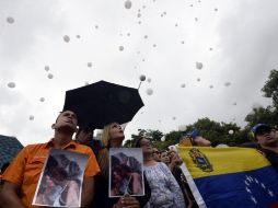 Cantantes, actores y conductores de televisión compatriotas de Spear se manifiestan contra el gobierno de Nicolás Maduro. AFP /