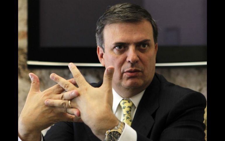 Es imperativo, comenta en una misiva Ebrard, tomar la iniciativa política y dar señales claras de voluntad. ARCHIVO /