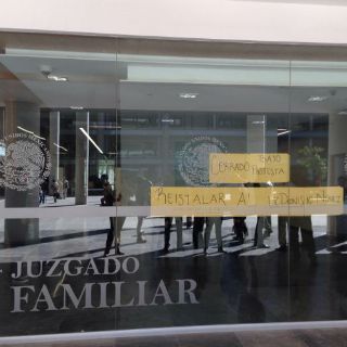 'Clausuran' por media hora Tercer Juzgado de lo Familiar