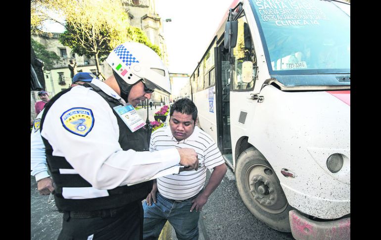 Durante la jornada de ayer, 31 unidades de transporte público fueron detenidas y se aplicaron 410 multas a conductores.  /