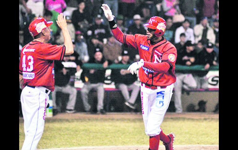 Luis Fonseca conectó dos de los siete cuadrangulares con los que los Mayos derrotaron a los Cañeros y avanzaron a la semifinal. ESPECIAL /