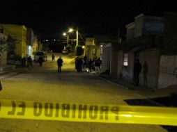 Personal de la FGE trabaja en la escena del crimen para obtener información al respecto.  /