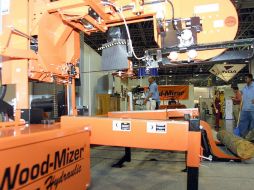 Los gastos referentes a maquinaria y equipo total retrocedieron 2.6 por ciento. ARCHIVO /