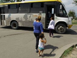 Habitantes de colonias en Ixltahuacán pagan 14 pesos por el servicio. ARCHIVO /
