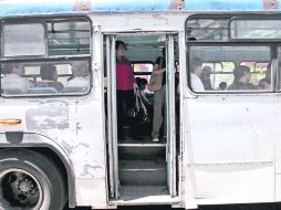Chatarra. Una de las quejas más recurrentes de los usuarios son las unidades del transporte público en mal estado.  /