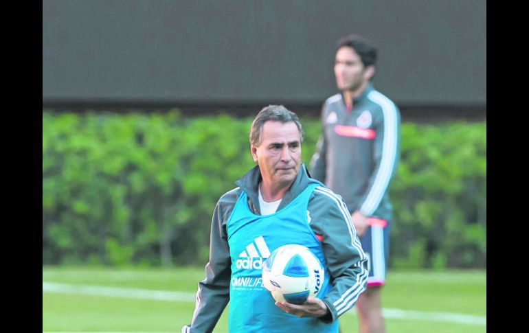 José Luis Real afirmó que los jugadores rojiblancos saben que no deben reclamar al juez. MEXSPORT /