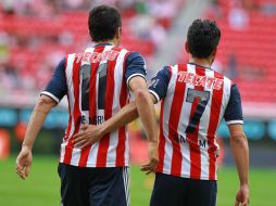 Las Chivas darán pelea a Jaguares, cuando se enfrenten en el estadio Omnilife. ARCHIVO /