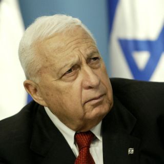 Ariel Sharon dio su vida por Israel: Bill y Hillary Clinton