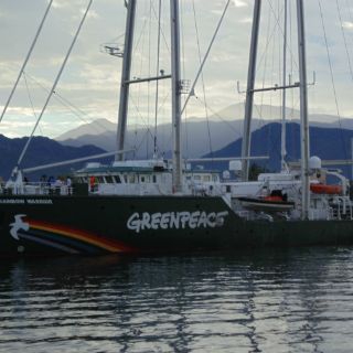 Arriba a Puerto Vallarta embarcación de Greenpeace