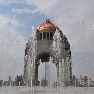 Concluye desinfección de Plaza de la República