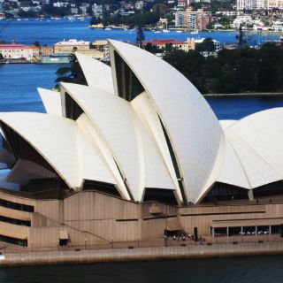 Hipnotista cae de balcón y muere en Australia