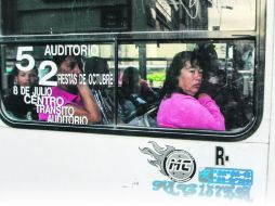La regla de tres dice que, cuando le va muy bien, 'Yuya' aporta 32.8 por ciento de su salario mensual al sistema de transporte público.  /