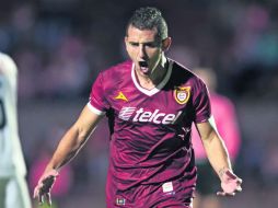 Juan Ezequiel Cuevas puso el tercero de los tecolotes en tierras Oaxaqueñas ante 2 mi 225 aficionados en el Estadio Benito Juárez. MEXSPORT /