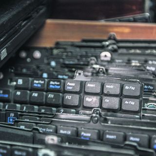 Saca de la ''basura'' seis mil pesos al año