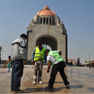 Capitalinos retoman Plaza de la República