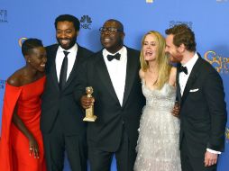La ganadora a Mejor Película Dramática fue la cinta '12 Years a Slave', en la imagen el director y el elenco. EFE /