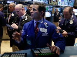 El NYSE Composite muestra una baja de 16.68 puntos. AP /