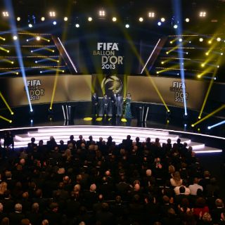 La FIFA rinde homenaje a Nelson Mandela y a Eusebio